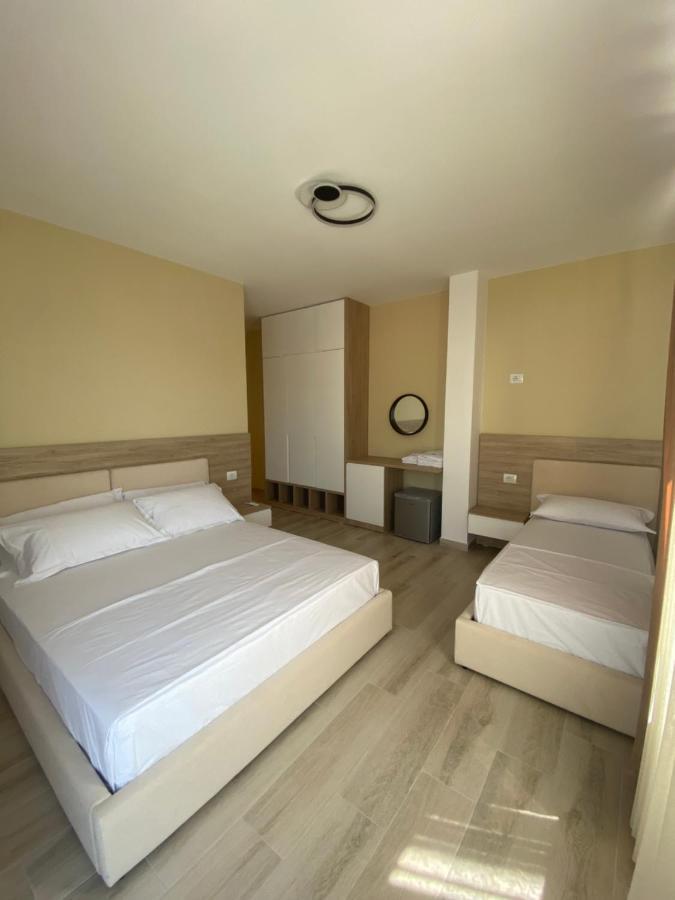 Shëngjin Helena Hotel מראה חיצוני תמונה