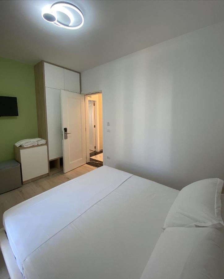 Shëngjin Helena Hotel מראה חיצוני תמונה