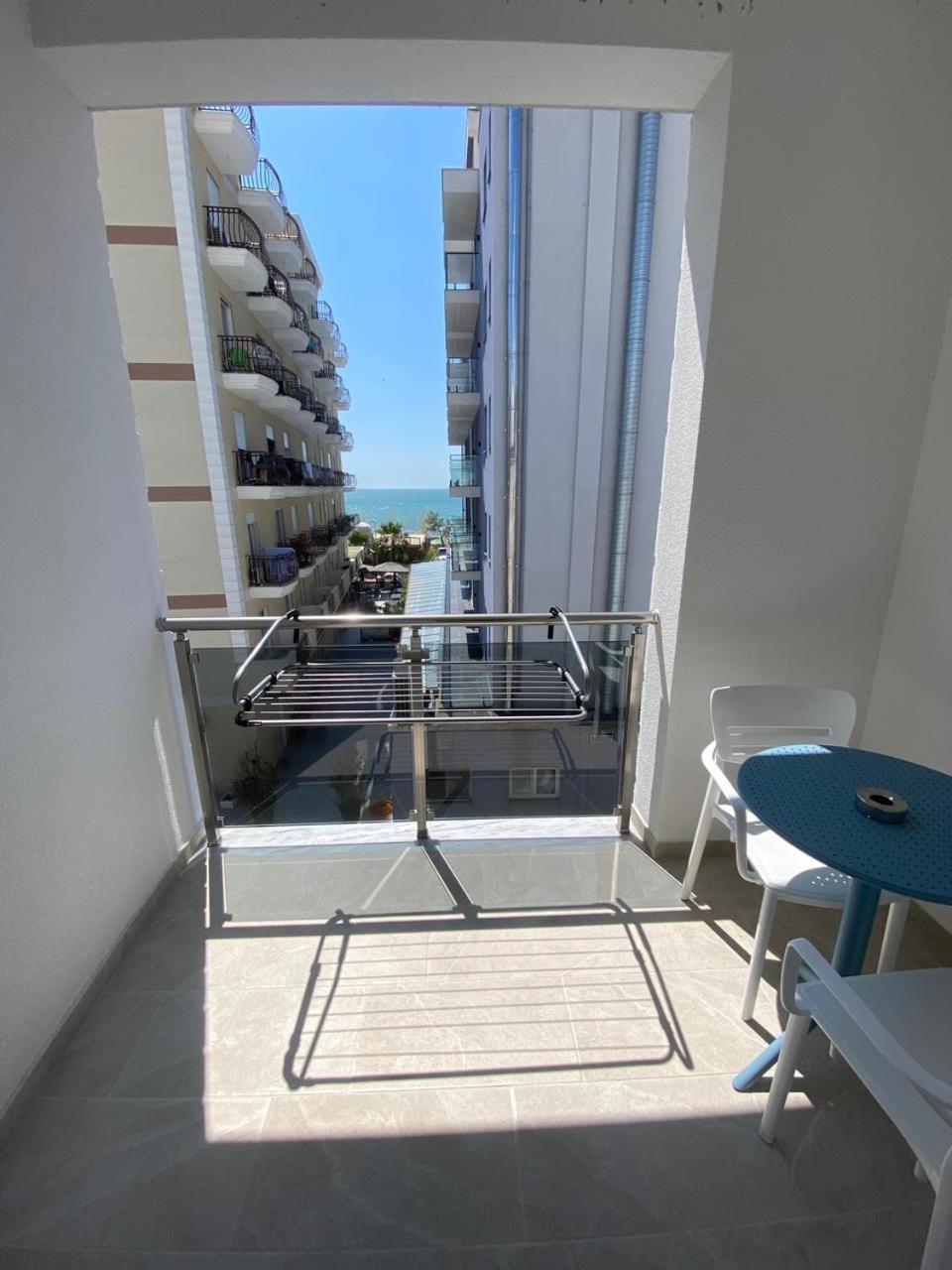 Shëngjin Helena Hotel מראה חיצוני תמונה