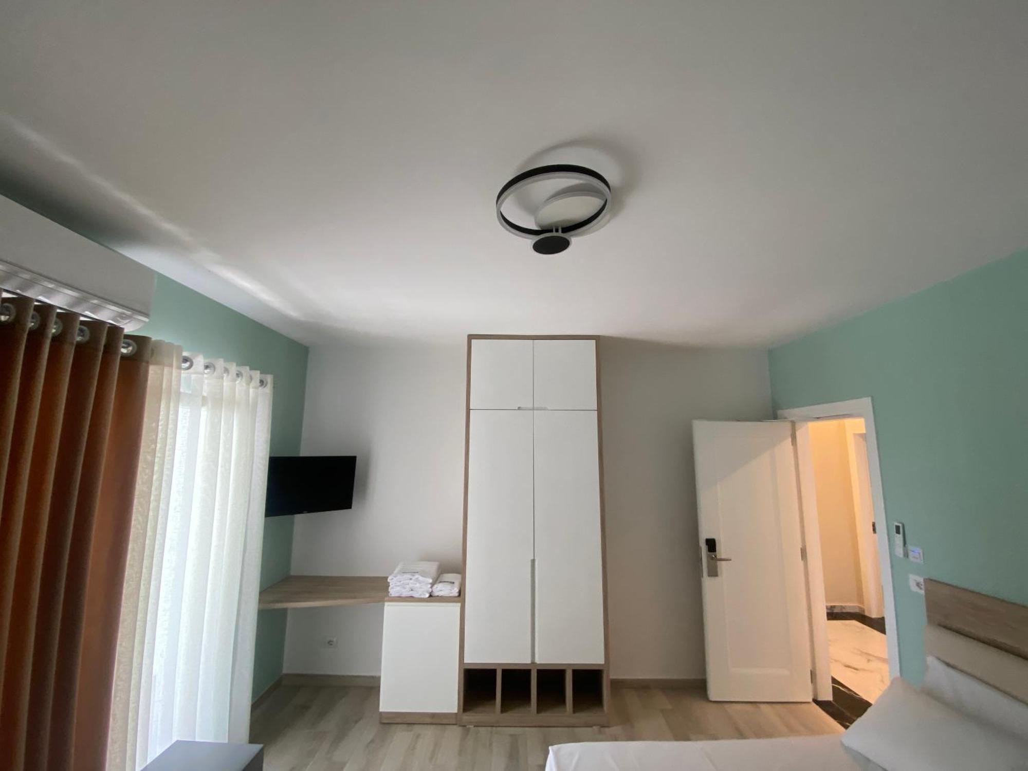 Shëngjin Helena Hotel מראה חיצוני תמונה