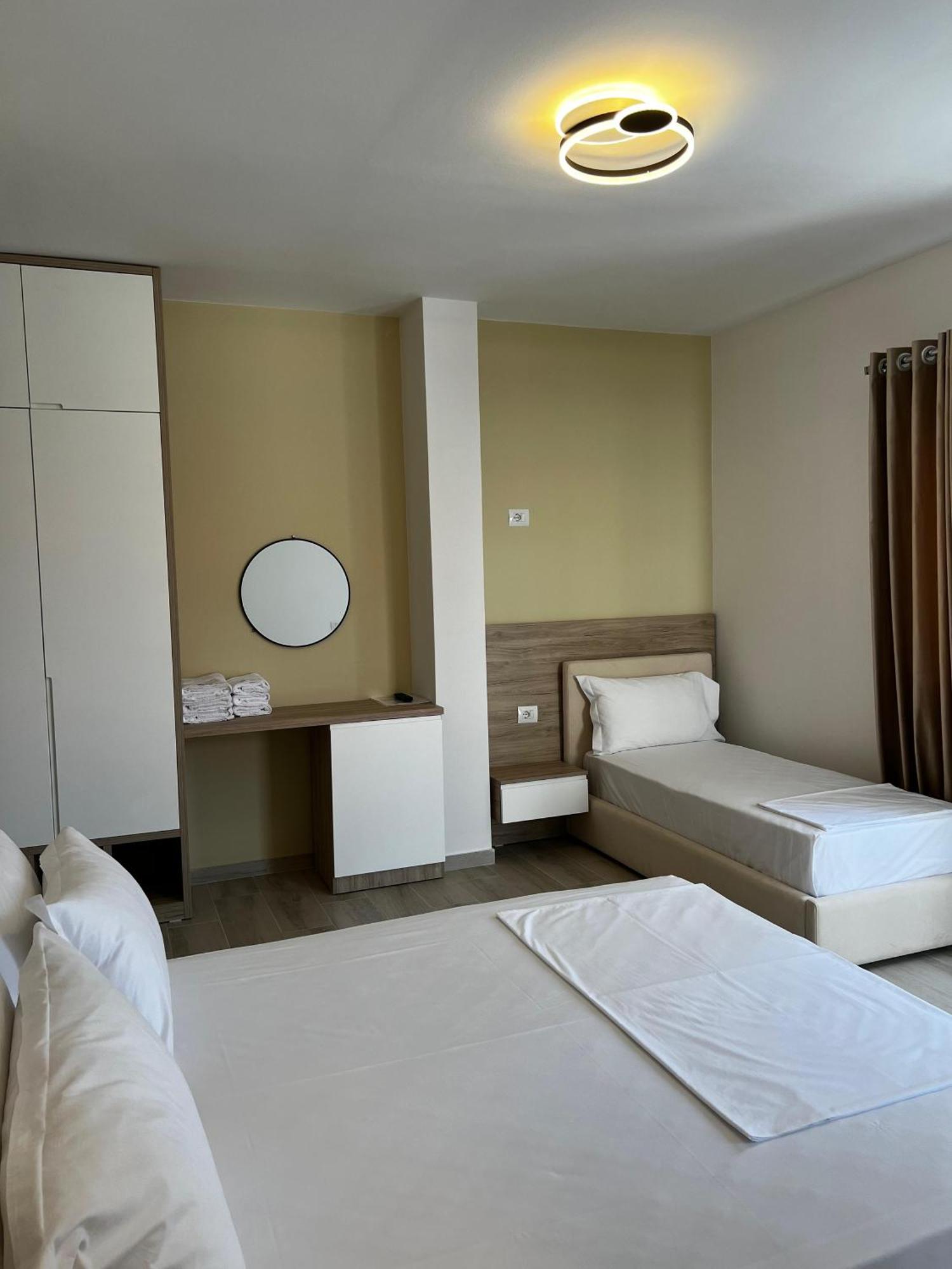 Shëngjin Helena Hotel מראה חיצוני תמונה