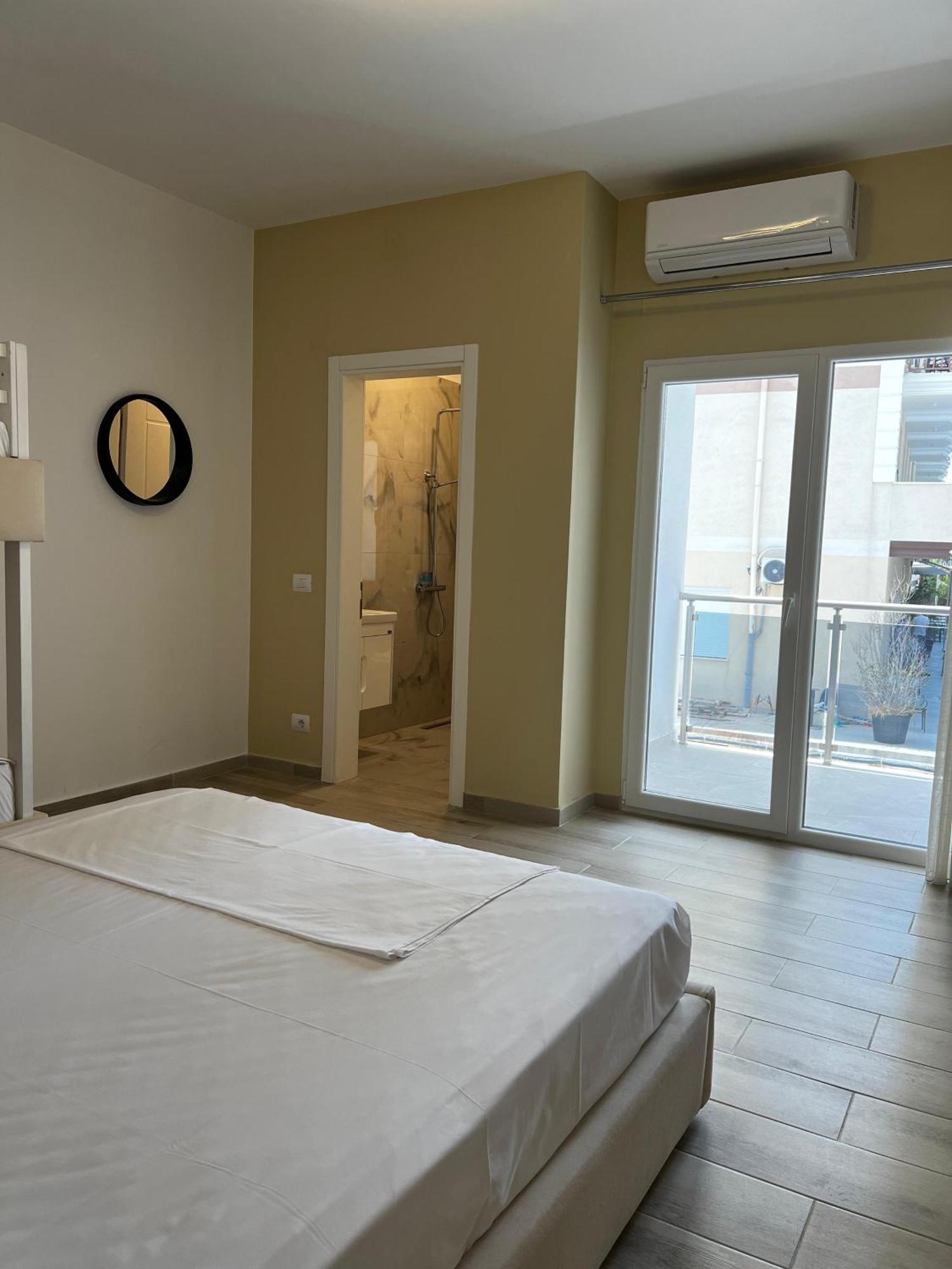 Shëngjin Helena Hotel מראה חיצוני תמונה