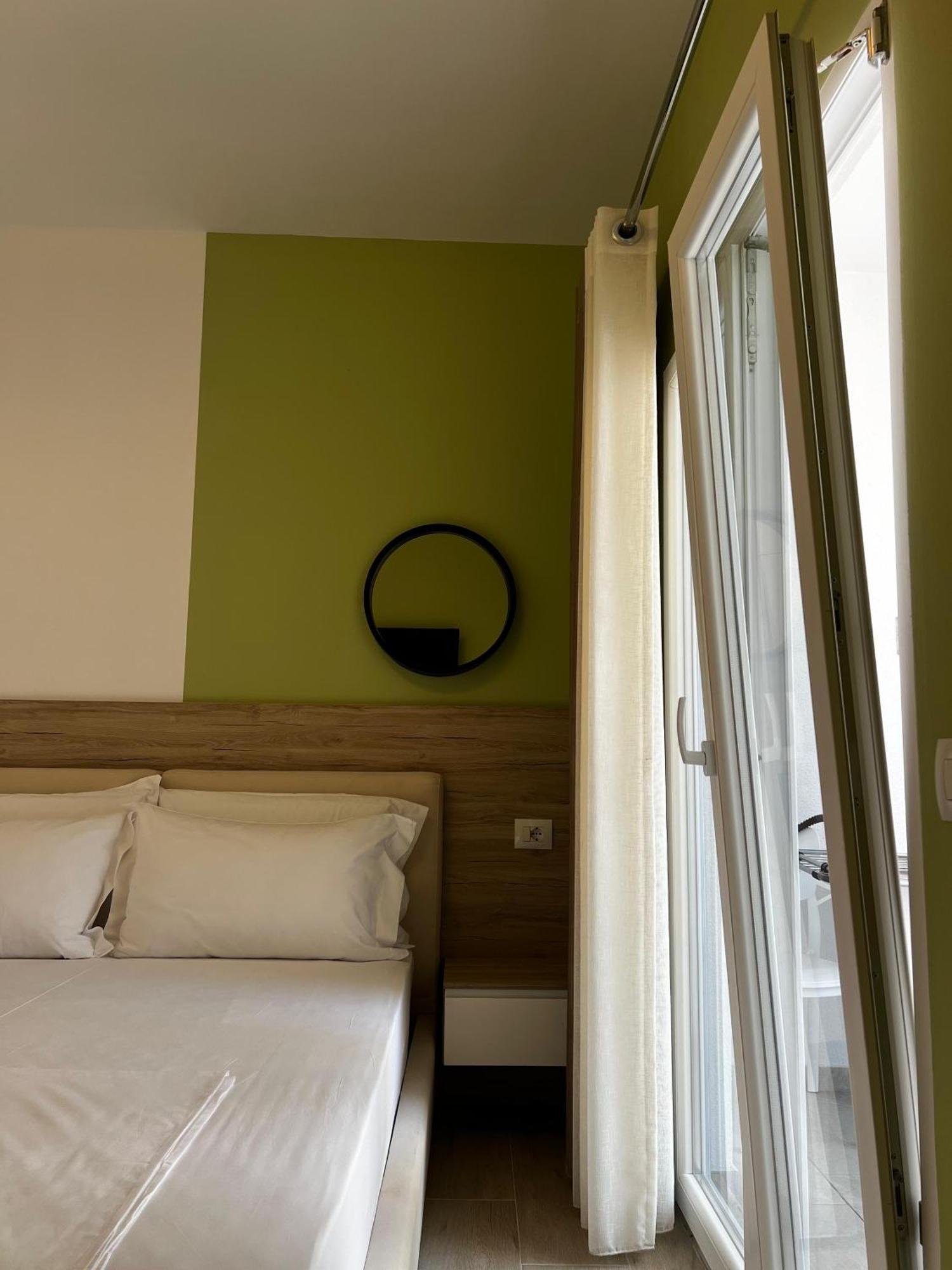 Shëngjin Helena Hotel מראה חיצוני תמונה