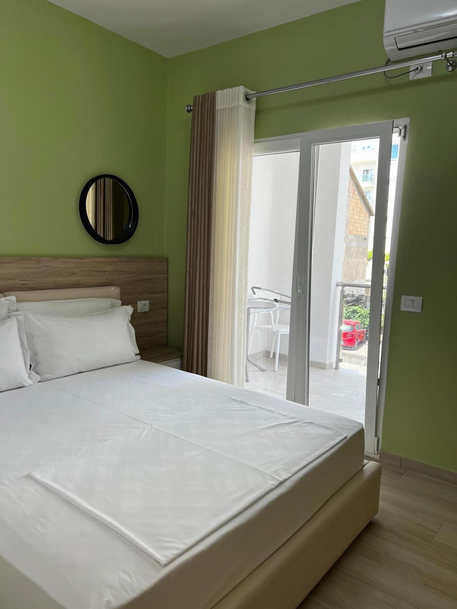 Shëngjin Helena Hotel מראה חיצוני תמונה