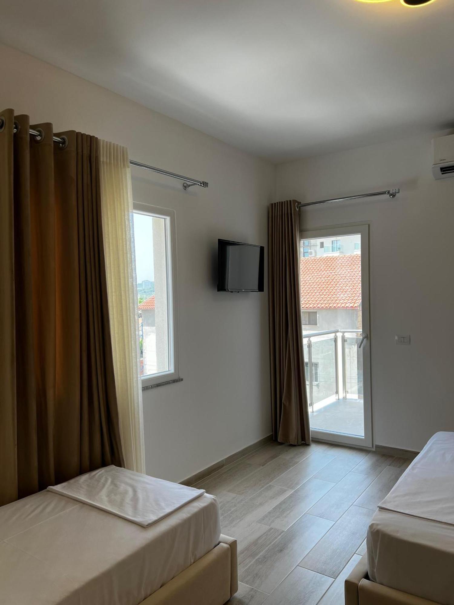 Shëngjin Helena Hotel מראה חיצוני תמונה