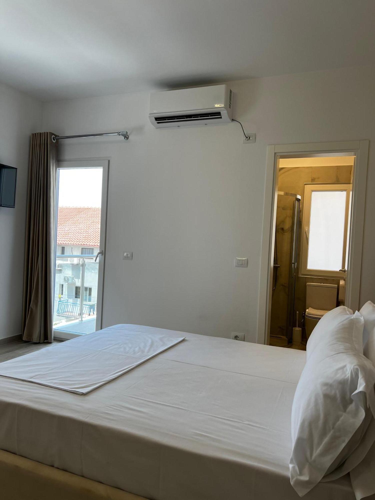 Shëngjin Helena Hotel מראה חיצוני תמונה